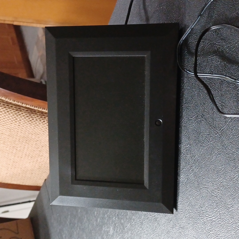 Sungale digital photo frame
